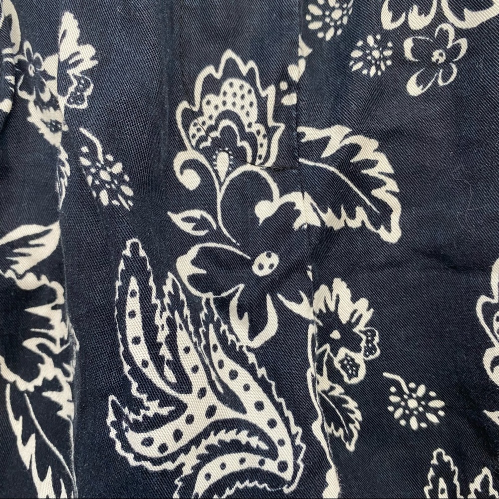 SOLD LOFT Black Floral Pleated Pull On Shorts - Picture 5 of 10